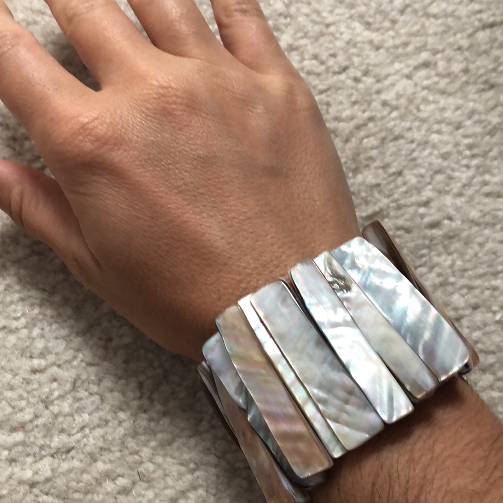 Shell Bracelet - Picture 2 of 2